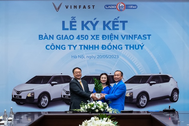 Lado Taxi mua thêm 300 xe điện VinFast VF 5 Plus, mở rộng dịch vụ taxi điện - Ảnh 1.