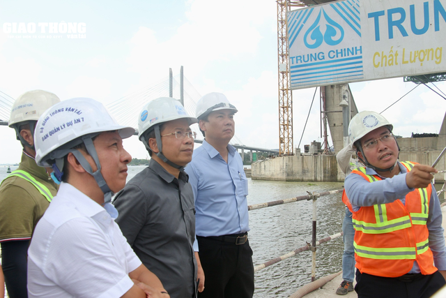 Thứ trưởng Nguyễn Duy Lâm kiểm tra dự án cầu Mỹ Thuận 2 - Ảnh 2.