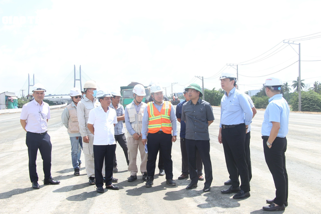 Thứ trưởng Nguyễn Duy Lâm kiểm tra dự án cầu Mỹ Thuận 2 - Ảnh 4.