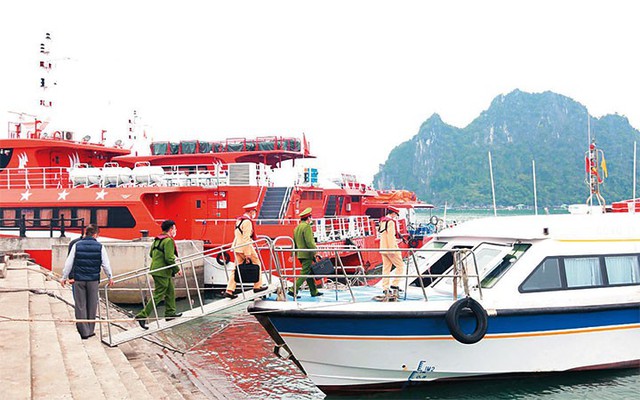 Quảng Ninh triển khai nhiều giải pháp đảm bảo ATGT mùa du lịch  - Ảnh 1.