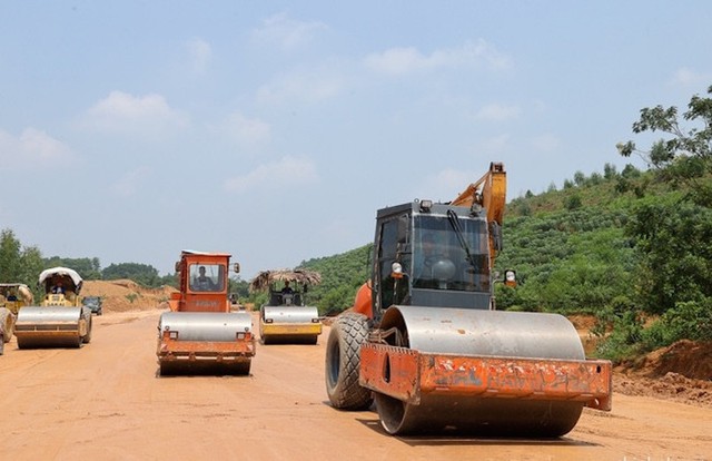 Điều chỉnh tổng mức đầu tư cao tốc Tuyên Quang - Phú Thọ, hoàn thành 4 làn xe trong năm 2023

 - Ảnh 1.