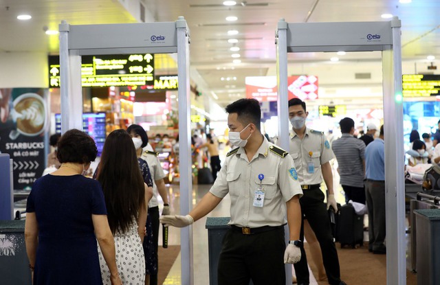 Cận cảnh hơn 422 ngàn lượt khách qua Cảng hàng không Quốc tế Nội Bài trong 5 ngày nghỉ lễ

 - Ảnh 1.