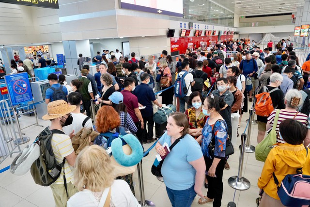 Cận cảnh hơn 422 ngàn lượt khách qua Cảng hàng không Quốc tế Nội Bài trong 5 ngày nghỉ lễ

 - Ảnh 9.