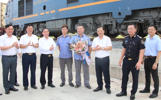 Bắc Giang xuất khẩu 56 tấn vải thiều qua Ga đường sắt liên vận quốc tế Kép - Ảnh 3.