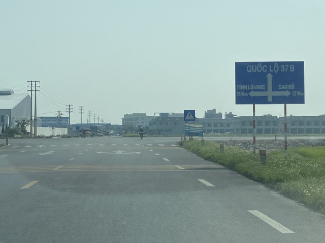 Xuất hiện nhiều điểm bất cập tổ chức giao thông trên quốc lộ qua Nam Định - Ảnh 1.