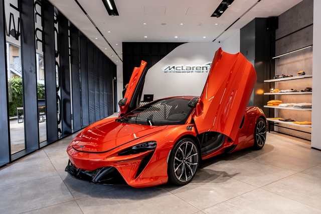 Artura 2023 được xem là “người kế thừa hoàn hảo” cho hành trình 60 năm thương hiệu McLaren Automotive.