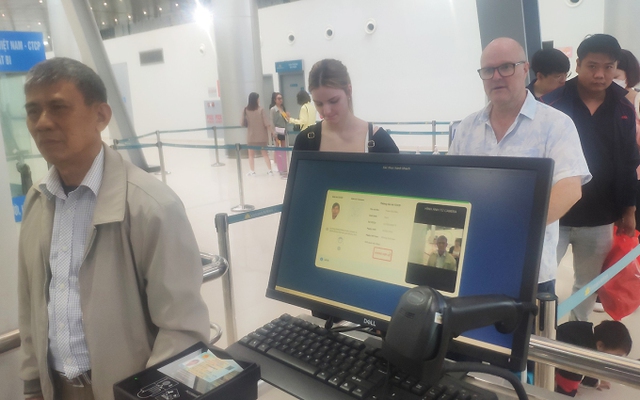 Tiếp tục thí điểm nhận diện khuôn mặt hành khách tại sân bay Cát Bi, Phú Bài - Ảnh 1.