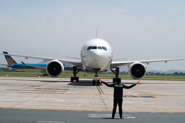 Kiểm tra, giám sát và yêu cầu tuân thủ quy trình để bảo đảm an toàn hoạt động bay - Ảnh 1.