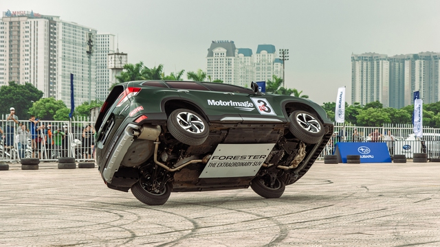 Siêu trình diễn ô tô mạo hiểm của Subaru trở lại Hà Nội  - Ảnh 3.
