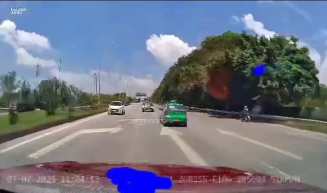 Bắc Giang: Phạt nặng lái xe ô tô con đi ngược chiều trên đường cao tốc  - Ảnh 2.