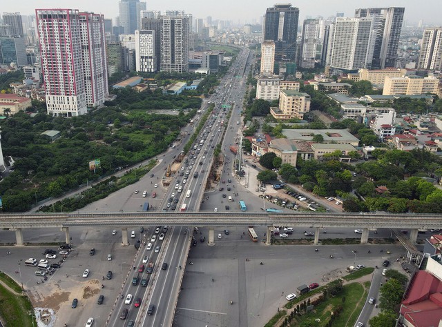 Hà Nội đặt mục tiêu tăng tỉ lệ đất dành cho giao thông từ 0,25-0,3% - Ảnh 1.
