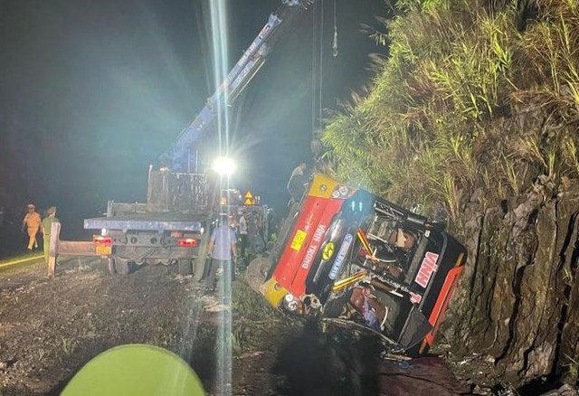 Nguyên nhân xe khách lật trên cao tốc La Sơn -Túy Loan khiến 1 người tử vong - Ảnh 3.