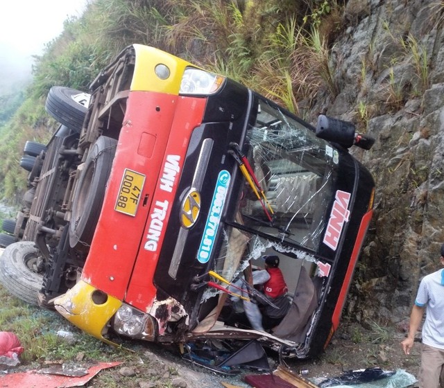 Nguyên nhân xe khách lật trên cao tốc La Sơn -Túy Loan khiến 1 người tử vong - Ảnh 2.
