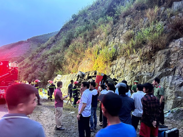 Nguyên nhân xe khách lật trên cao tốc La Sơn -Túy Loan khiến 1 người tử vong - Ảnh 1.