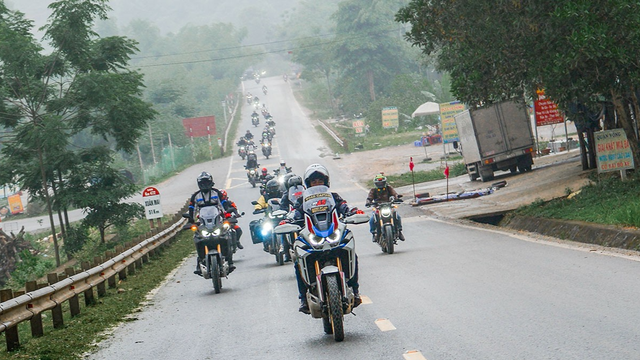 Chấp thuận đoàn 16 xe mô tô Thái Lan tham gia giao thông tại Việt Nam - Ảnh 1.