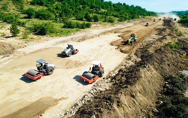 Một nhà thầu hứa xong vẫn làm chậm cao tốc Cam Lâm - Vĩnh Hảo - Ảnh 1.