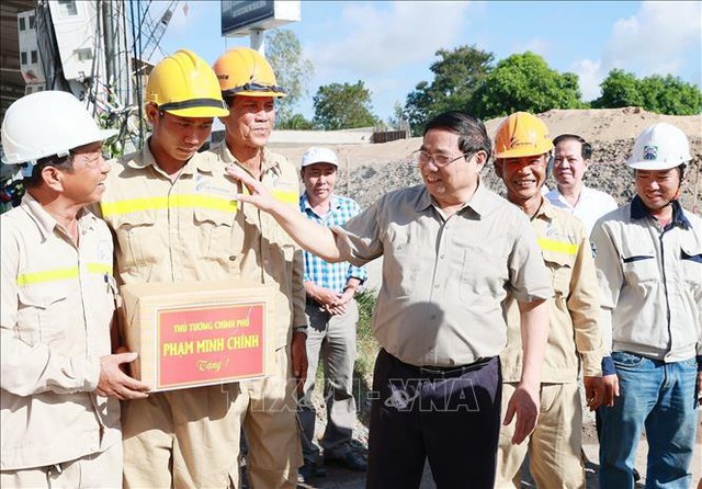 Thủ tướng kiểm tra dự án nâng cấp QL30 qua Đồng Tháp - Ảnh 1.