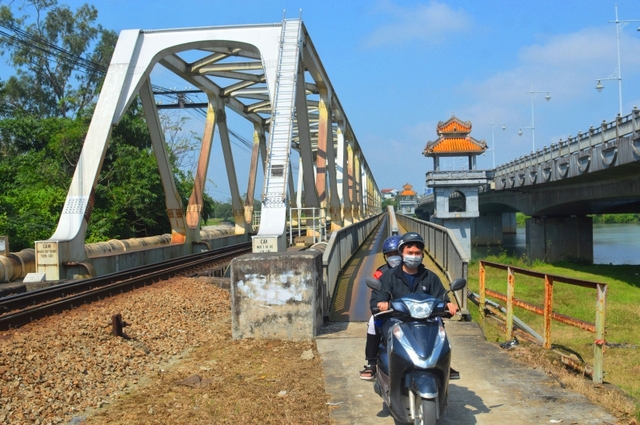 Bộ GTVT thống nhất xây dựng đường đi bộ dưới cầu đường sắt Bạch Hổ ở Huế - Ảnh 1.