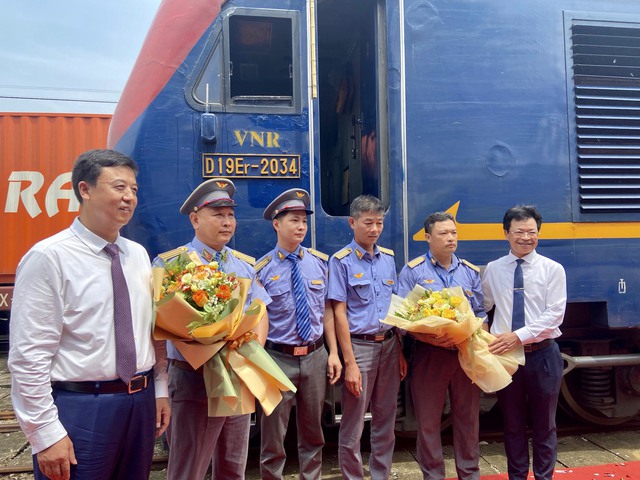 Đường sắt đón chuyến tàu đầu tiên hành trình 2.700km, kết nối tỉnh Hà Bắc (Trung Quốc) và Hà Nội - Ảnh 2.