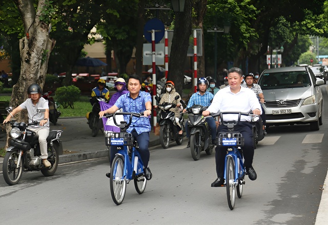 Khai trương dịch vụ xe đạp công cộng hoạt động ở Hà Nội, giá từ 5.000 đồng một lượt - Ảnh 1.