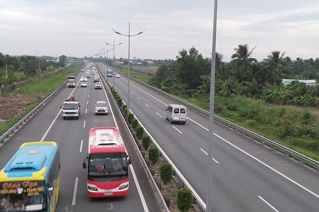 Xe khách tuyến cố định được phép hoạt động trên đường cao tốc mới đưa vào khai thác - Ảnh 1.