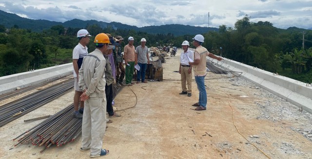 Đẩy nhanh tiến độ các dự án cầu nơi rốn lũ Quảng Nam trước mùa mưa bão - Ảnh 1.