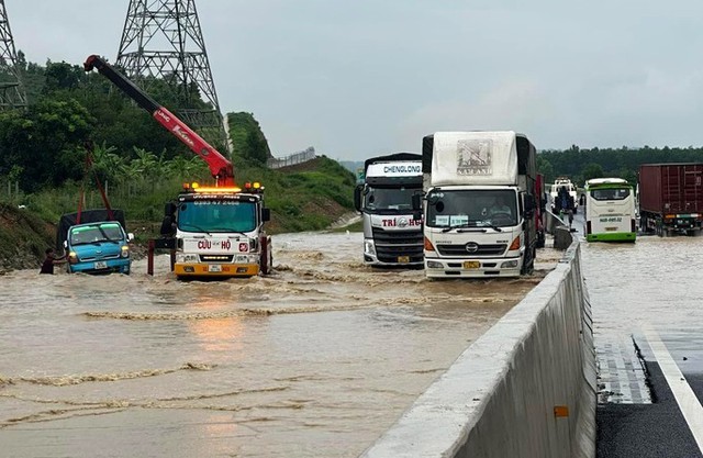 Cao tốc Phan Thiết - Dầu Giây bị ngập: Bộ GTVT yêu cầu làm rõ trách nhiệm - Ảnh 3.
