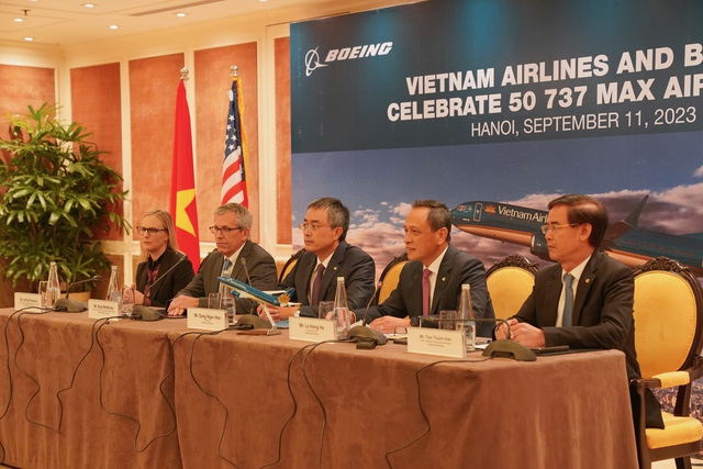 Boeing bán 50 máy bay 737 MAX trị giá 10 tỷ USD cho Vietnam Airlines - Ảnh 1.