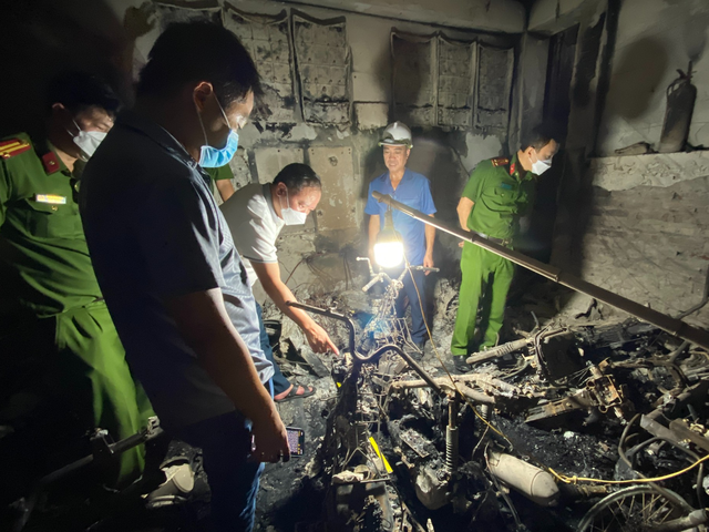 Bắt tạm giam chủ chung cư mini trên phố Khương Hạ, đã xác định 56 người tử vong trong vụ cháy - Ảnh 2.