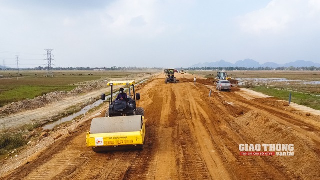 Thi công đắp nền đường cao tốc QL45 - Nghi Sơn