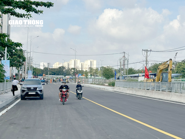 Thông xe đường đường song hành cao tốc TP.HCM - Long Thành - Dầu Giây - Ảnh 6.