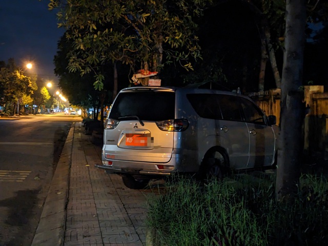 Tài xế ô tô biển số đỏ ở Quảng Trị dính nồng độ cồn trên QL9 - Ảnh 1.