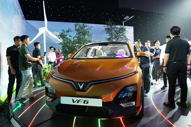 VinFast VF 6 chính thức ra mắt, giá từ 675 triệu đồng - Ảnh 1.