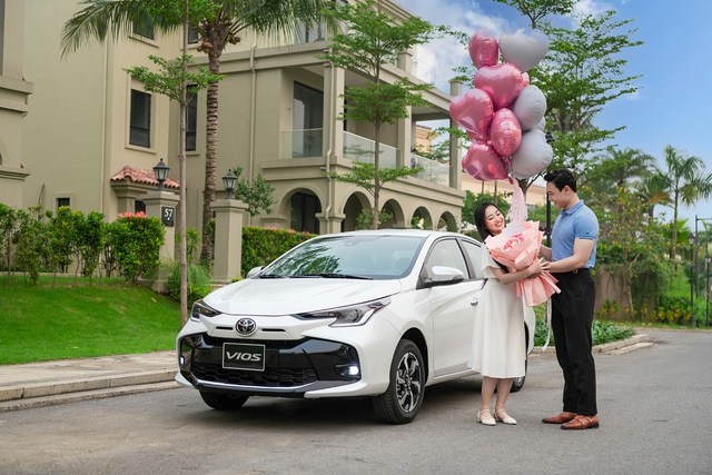 Mẫu xe Toyota Vios 2023 đang bán trên thị trường là phiên bản nâng cấp chính thức ra mắt khách Việt hồi tháng 5.