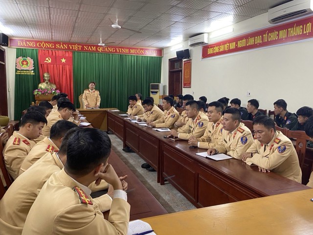 Bắc Giang: Ra quân tuần tra, đảm bảo TTATGT trên Quốc lộ 1A- Ảnh 1.