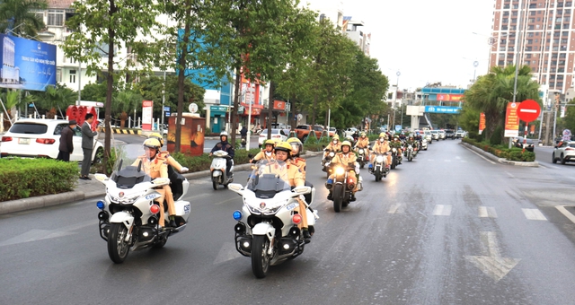 Quảng Ninh ra quân cao điểm xử lý vi phạm giao thông dịp tết Nguyên đán Giáp Thìn 2024- Ảnh 2.
