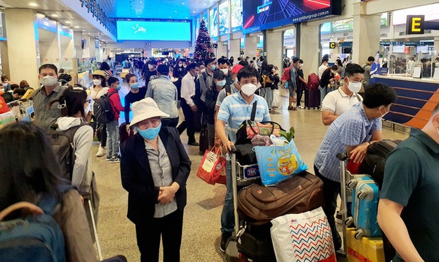 Hành khách có thể phải chờ đợi nhận hành lý dịp cao điểm Tết tại Tân Sơn Nhất- Ảnh 2.