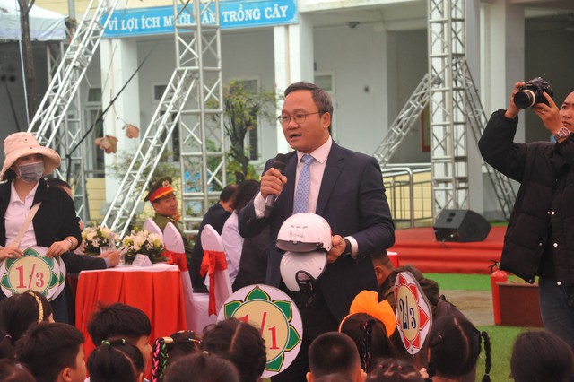 Trao tặng 2 triệu mũ bảo hiểm cho học sinh lớp 1 ở Quảng Nam- Ảnh 1.