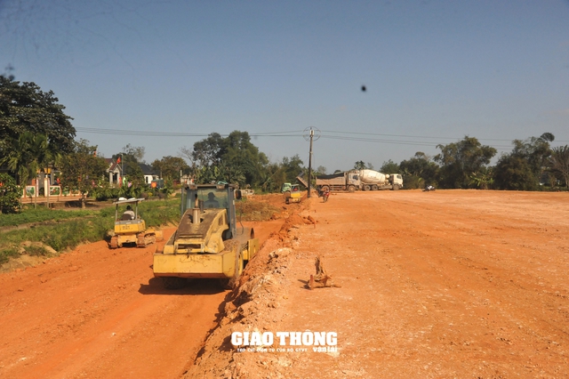 ‘Chạy đua’ tiến độ xây dựng khu tái định cư cao tốc Vạn Ninh - Cam Lộ- Ảnh 5.
