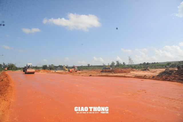 ‘Chạy đua’ tiến độ xây dựng khu tái định cư cao tốc Vạn Ninh - Cam Lộ- Ảnh 4.