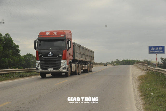 “Oằn lưng” gánh xe trọng tải lớn, tỉnh lộ ở Quảng Trị xuống cấp nghiêm trọng- Ảnh 5.