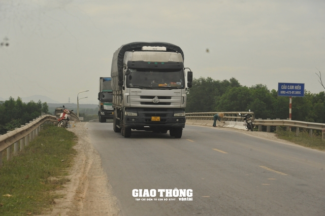 “Oằn lưng” gánh xe trọng tải lớn, tỉnh lộ ở Quảng Trị xuống cấp nghiêm trọng- Ảnh 6.