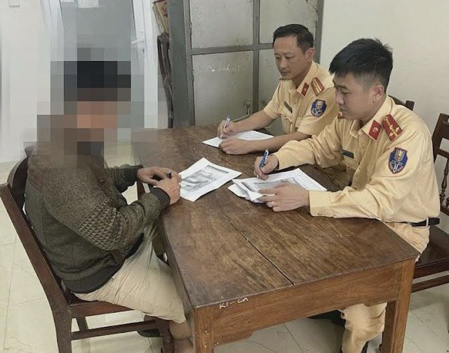 Xử phạt 7 đối tượng lập nhóm kín trên mạng xã hội "báo chốt" CSGT Đắk Lắk làm nhiệm vụ - Ảnh 1.