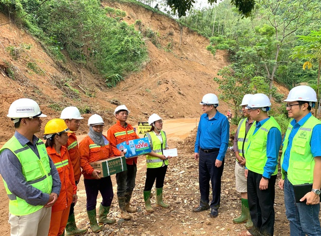 Tổ chức các hoạt động chào mừng 58 năm ngày thành lập Công đoàn GTVT Việt Nam - Ảnh 1.