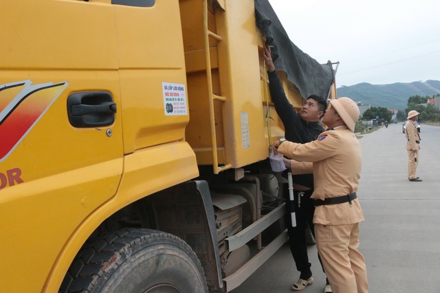 Thủ tướng chỉ đạo "nóng" để nâng cao hiệu quả công tác bảo đảm trật tự, ATGT - Ảnh 1.