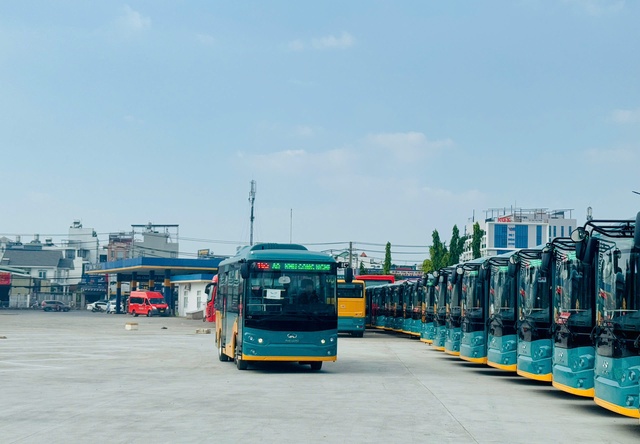 TP. HCM 150 xe buýt điện sẵn sàng phục vụ kết nối tuyến metro Bến Thành - Suối Tiên - Ảnh 1.