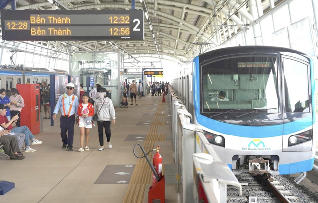 Metro Bến Thành - Suối Tiên đón 150.000 khách, gấp gần 6 lần dự kiến trong ngày đầu vận hành - Ảnh 3.