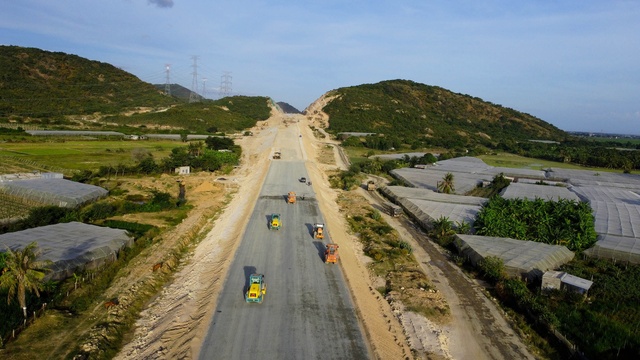 Cần hoàn thành thêm khoảng 1.000 km đường cao tốc trong năm 2025 - Ảnh 1.