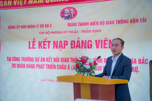 Kết nạp Đảng cho nhiều thanh niên ưu tú trên công trường giao thông- Ảnh 2.