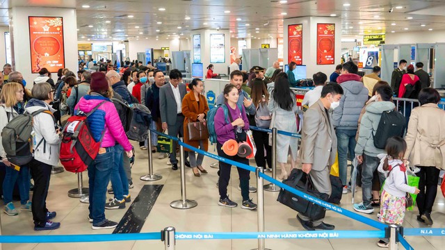 Cận cảnh hơn 550 nghìn lượt khách qua sân bay Nội Bài trong 7 ngày nghỉ Tết- Ảnh 4.